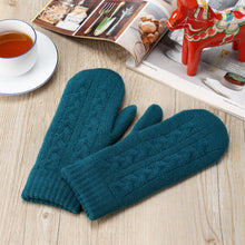 Load image into Gallery viewer, Winter Plush Fleece Lined Cable Knit Mitten
